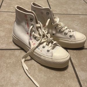 Converse size 7, platform sneakers. white w embroidered flowers